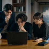 バックアップがない会社に起こることの内容を表す、中小企業の担当者がIT課題を整理しているイメージ